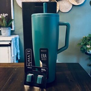 BruMate Era 40oz with straw covers in Juniper! New! Limited Edition!